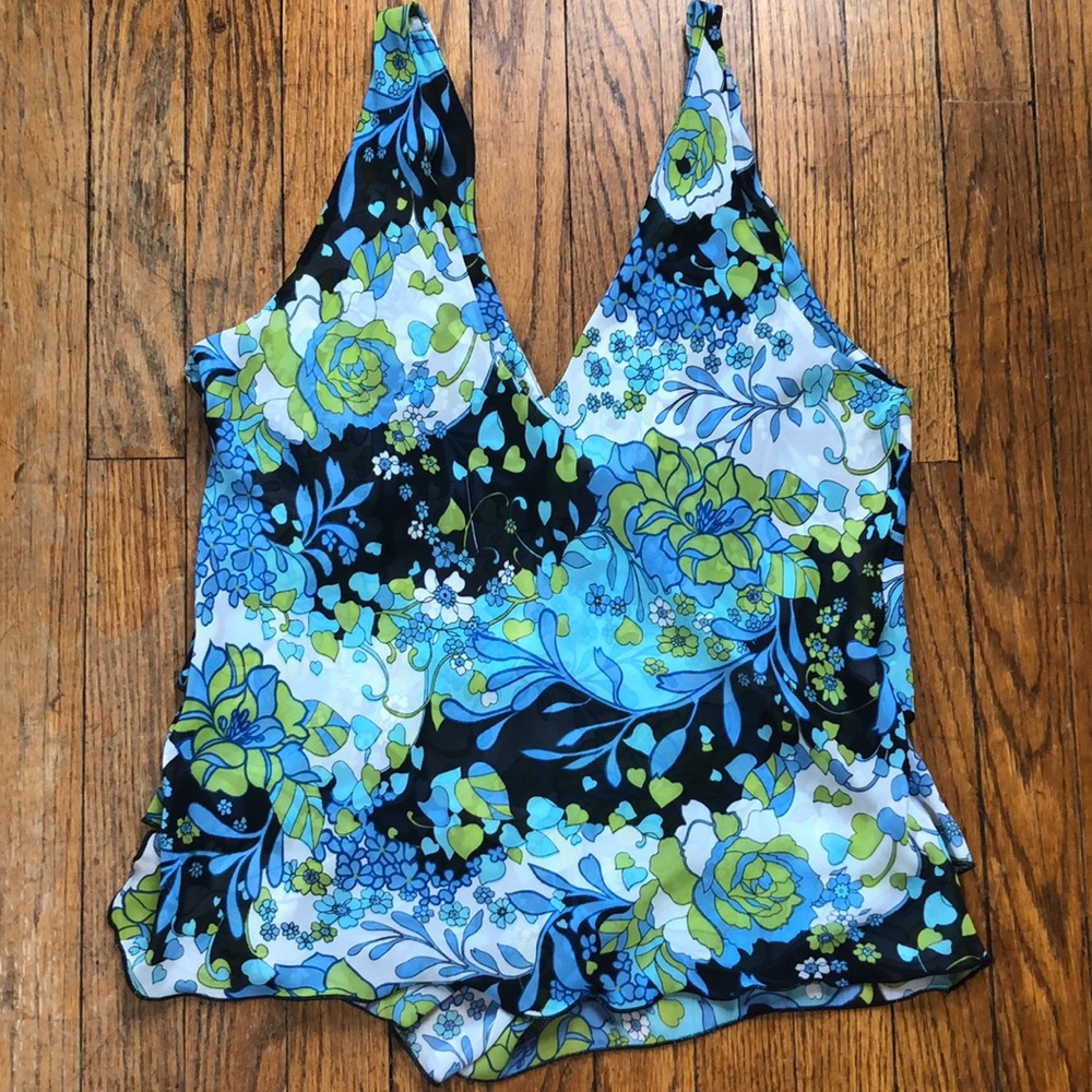 Cool-Colored Floral Top with Ruffles - Picture 2 of 4